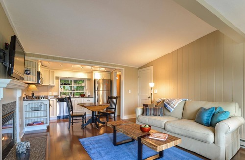 Saugatuck Cottage | Blue Zen overlooking nature filled buoy beauty!