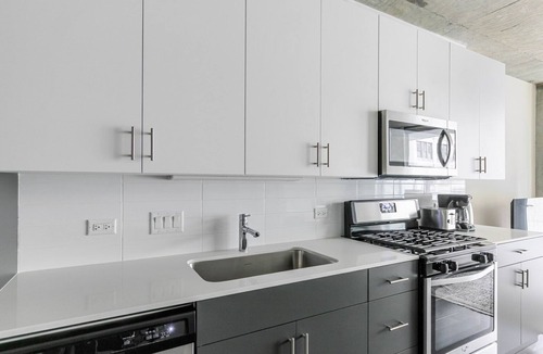 Downtown Chicago Apartment | Blueground | Chicago Loop, pool, nr Millennium Park