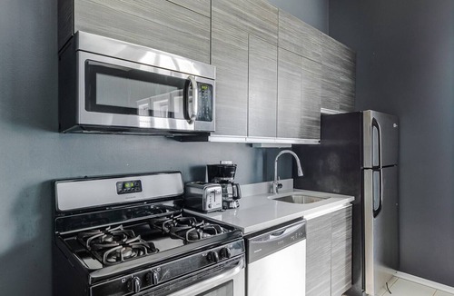 South Loop Apartment | Blueground | South Loop, city view, nr Grant Park