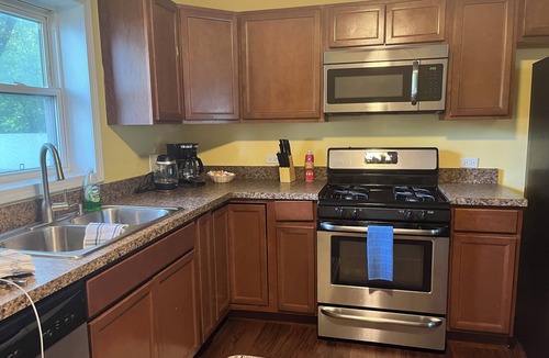 Lansing House | Bright and Charming 4-bedroom house with AC and WiFi in lovely Lansing