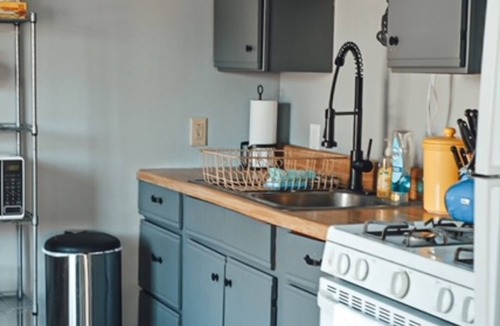 Manistee House | Bright Beautiful beach theme home walking distance to Lake Michigan & downtown!