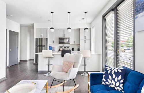 Indianapolis Apartment | Bright & Cozy 2BR Retreat W/parking Broad Ripple