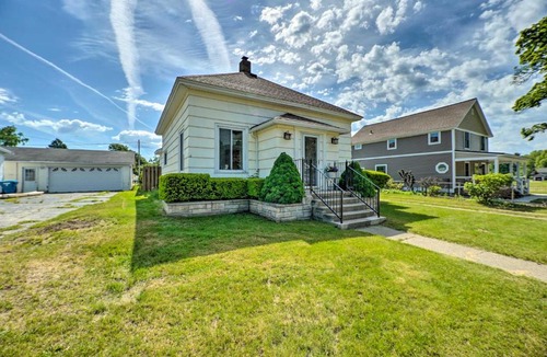 Ludington House | Bright Ludington Home 3 Blocks to the Beach!
