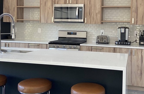 Stevensville House | Bright & Modern Home: Heated Pool Open 5/20-10/4