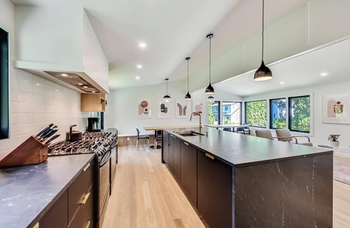 Union Pier House | Bright modern retreat w/private hot tub Beach1 Block Fire Pit