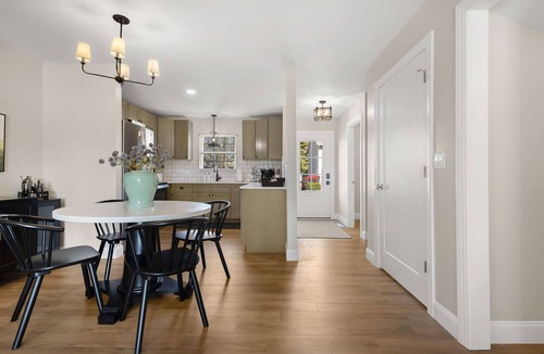 Northeast South Bend House | Bring Everyone/NEW 5BR Townhome Designed for Groups/ Home Base near ND