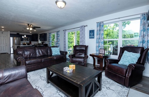 Sister Lakes House | Briona Dreams – Brand-New 4-Bedroom Lakefront Retreat on Magician Lake