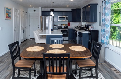 Sister Lakes House | Briona Dreams – Brand-New 4-Bedroom Lakefront Retreat on Magician Lake