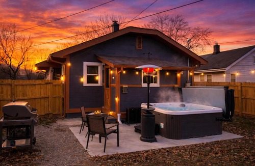 Indianapolis House | Broad Ripple 2 Kings, Arcade, Fireplace, Firepit, Hot Tub, EV Chrger