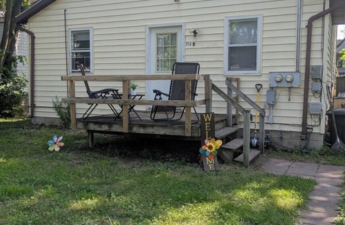 Mount Pleasant House | Budget friendly unit located downtown close to CMU and the Soaring Eagle Casino