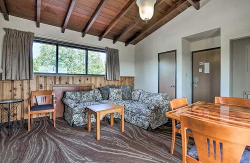 Burkesville Apartment | Burkesville Apt w/Deck, Views & Pool Access!