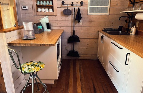 Lakeside House | Cafe Cottage - adorable cottage close to the lake