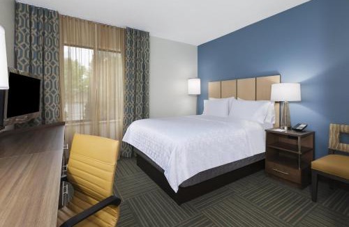 Forest Hills Hotel | Candlewood Suites Grand Rapids Airport by IHG