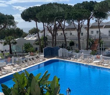 Urbanizacion Hacienda las Chapas Villa | Casa Silvia Marbella - dom w kompleksie hotelowym