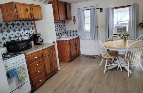 Newaygo Apartment | Castaways Cottage on Croton Pond #5
