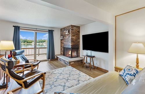 Cloverdale Cottage | Catch a sunrise and a sunset or. a fish!