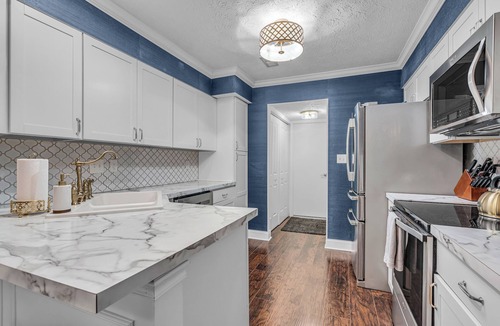 Indianapolis House | Centrally Located Retreat
