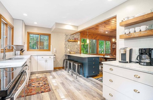 Fennville House | Chapman's Chapter: Lake Michigan Beach Access, Screen Porch, Pet Friendly