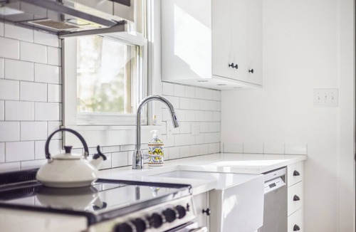 Michiana House | Charlie's on Commanche - Charming cottage tucked away in Michiana close to the l