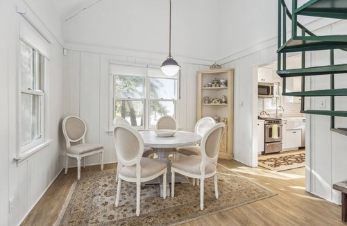 Michiana House | Charlie's on Commanche - Charming cottage tucked away in Michiana close to the l