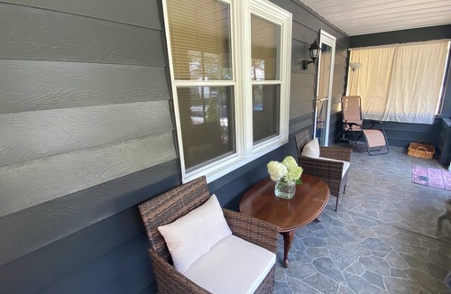 Toledo House | Charming 1-3 Bedroom Retreats with Spa Perks.