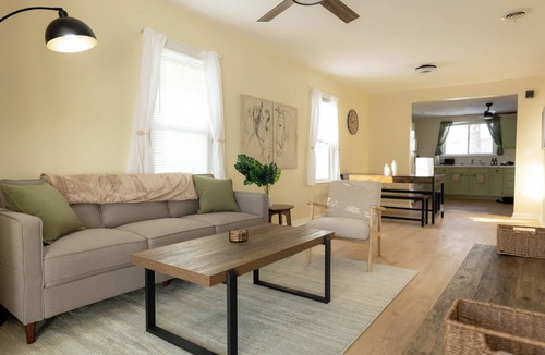 Wayne County House | Charming 2 bed waterfront house in quiet neighborhood w/boat parking!