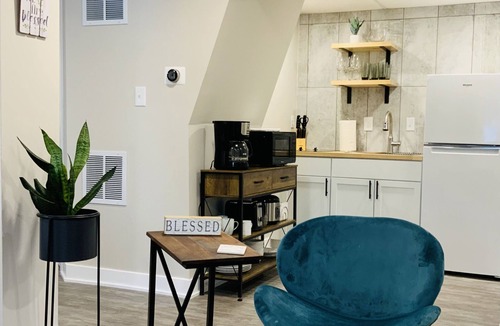 Valparaiso Apartment | Charming 2 Bedroom Apt. Close to Valparaiso University Short-Term Stays