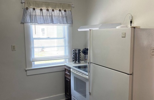 Wabash Apartment | Charming 2-bedroom apartment with WiFi, AC in Wabash. Great location