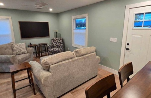 Saint Joseph House | Charming 2-bedroom house in lovely St. Joseph with WiFi, AC