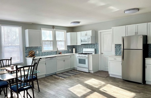 Paw Paw Lake House | Charming 2-bedroom house in serene Coloma with AC, WiFi