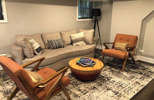 South Shore House | Charming 2-bedroom space with AC, WiFi in amazing Chicago