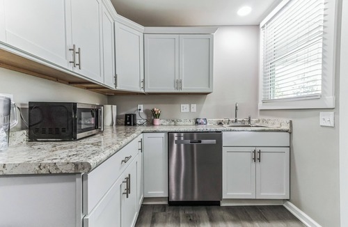 Bloomington House | Charming 2-bedroom house in delightful Bloomington with WiFi, AC
