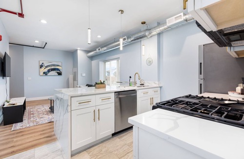 Forestview Apartment | Charming 2-bedroom apartment in fabulous Westchester with AC, WiFi