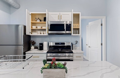 Forestview Apartment | Charming 2-bedroom apartment in fabulous Westchester with AC, WiFi