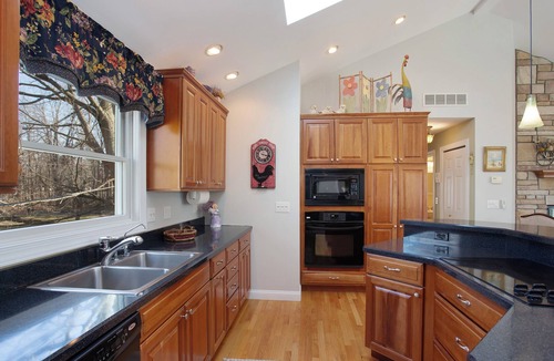 Lake Michigan Beach House | Charming 2BR (Sleeps 4) Coach House w/Lake Michigan Access