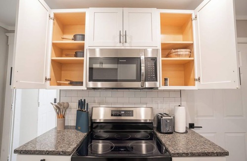 Near Northside House | Charming 3-Bedroom Retreat in the Heart of Indianapolis