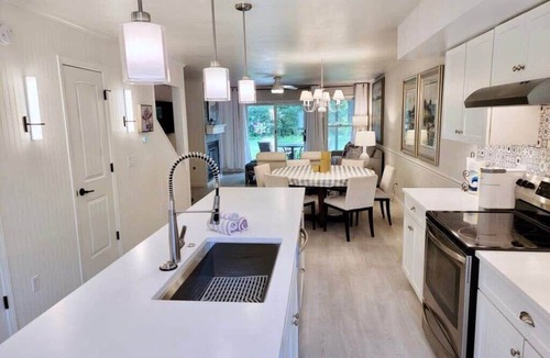 Saugatuck Condo | Charming Bayview - Downtown Condo with pool!
