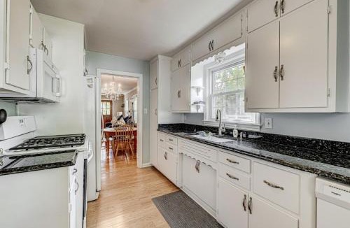 Broad Ripple House | Charming bungalow deck & fire pit- Family Friendly