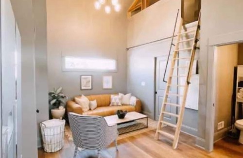 Indianapolis Apartment | Charming Carriage house in Popular Bates Hendricks