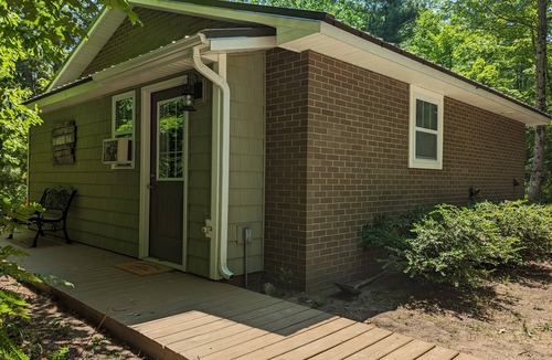 Shelby Cottage | Charming Couple's Cottage close to Lake Michigan, Silver lake, and Stoney Lake