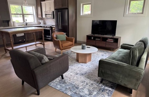 Valparaiso House | Charming Downtown Retreat