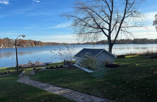 Mill Creek Cottage | CHARMING & ECLECTIC LAKEFRONT COTTAGE- Kayak.Grill.Fish.Bonfire.Bike #Lakelife