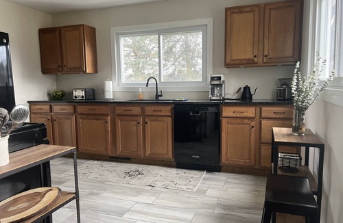 Kendall House | Charming farmhouse with 4 bedrooms, indoor pool, WiFi and AC in soothing Otsego