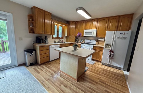 Eaton County House | Charming Home Away from Home, Olivet MI