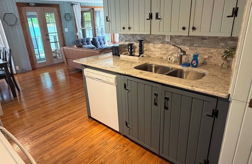 Howe House | Charming Lake Front home on private lake 3BR kayaks, swimming, boating
