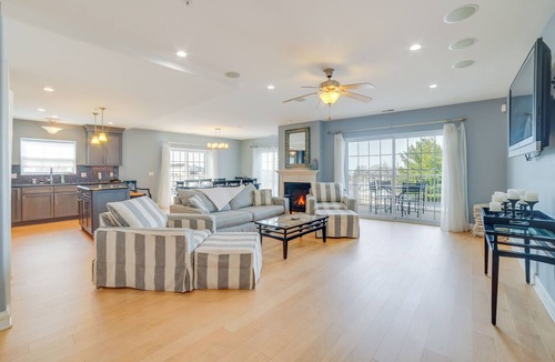 New Buffalo Condo | Charming New Buffalo Condo: Walk to Lake Michigan!