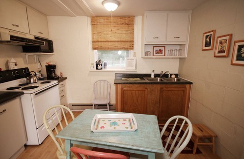 Lake Michigan Beach House | Cheerful 1 bedroom, Close to Beaches, Central Location