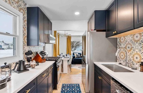South Bend House | Chic 2BR 5min ND King+Queen Bed Firepit & Grill