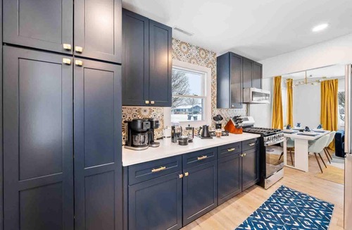 South Bend House | Chic 2BR 5min ND King+Queen Bed Firepit & Grill