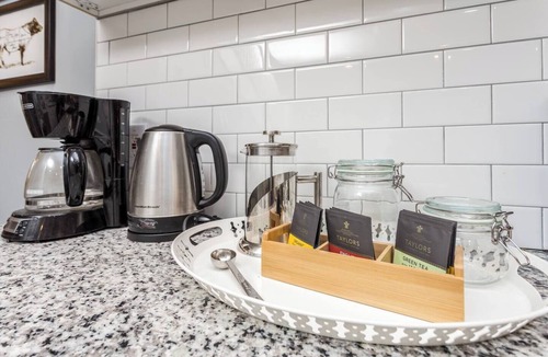 Indianapolis House | Chic 3BR Getaway | 3 Queen Beds Free Parking